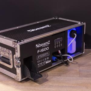 BEAMZ F1600 - MACHINE À FUMÉE PRO 1600 W, AVEC FLIGHTCASE